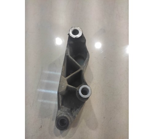 Кронштейн генератора