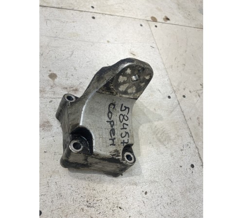 Кронштейн опоры  двигателя левый