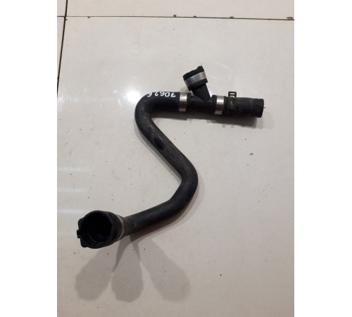 Патрубок системы охлаждения