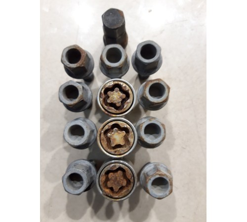 Комплект колесных болтов с секреткой (12шт)