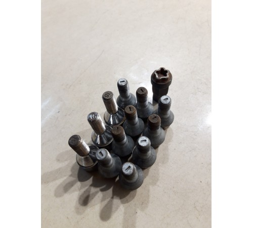 Комплект колесных болтов с секреткой (12шт)