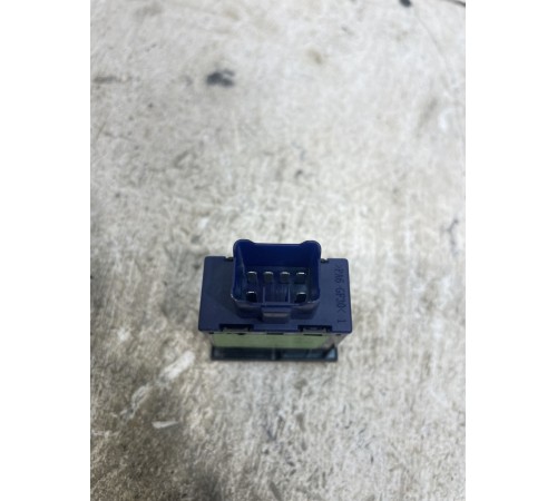 Кнопка обогрева сидений левая