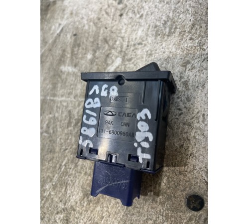 Кнопка обогрева сидений левая