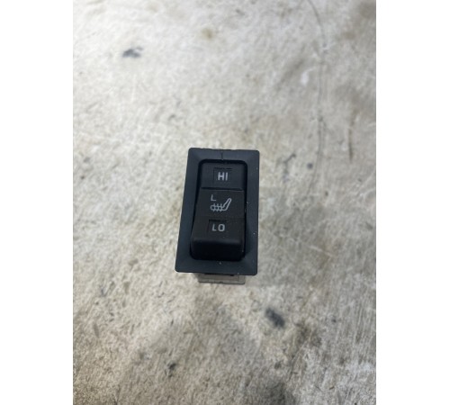 Кнопка обогрева сидений левая