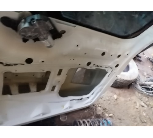 Крышка багажника (пятая дверь)