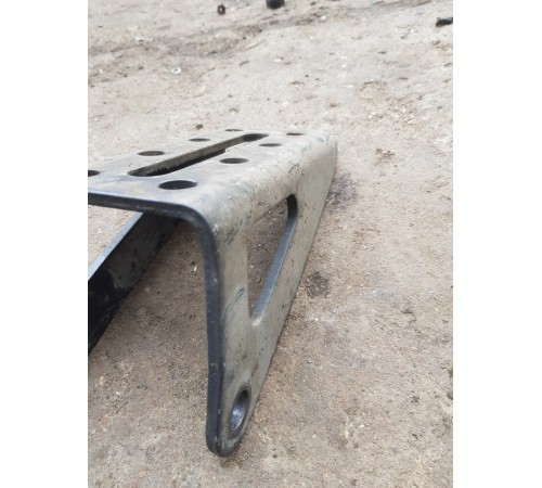 Кронштейн амортизатора задний