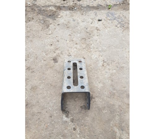 Кронштейн амортизатора задний