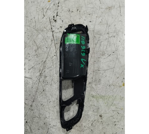 Накладка внутренней ручки передняя левая