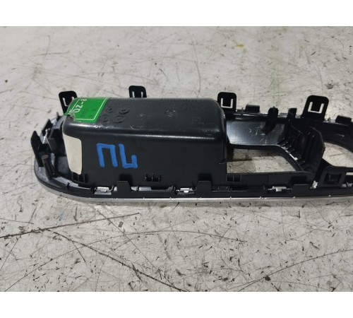 Накладка внутренней ручки передняя левая