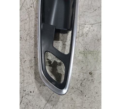 Накладка внутренней ручки передняя левая