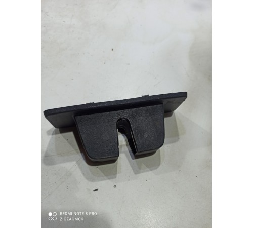 Накладка замка крышки багажника