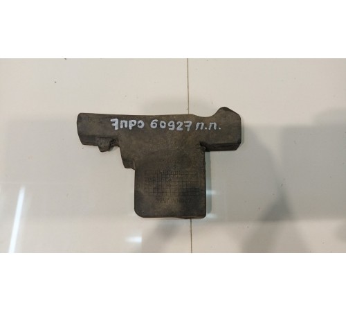 Уплотнитель переднего правого крыла