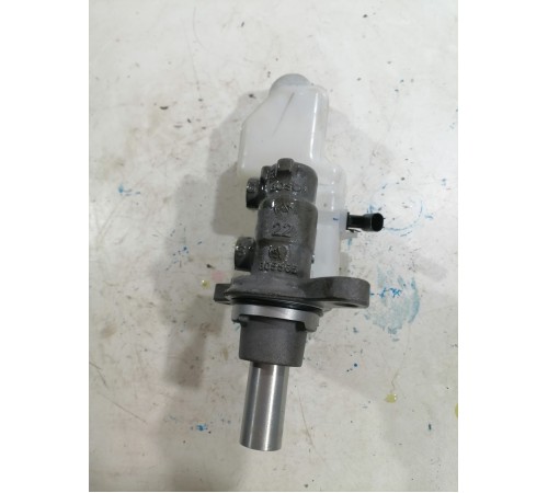 Тормозной цилиндр главный с бочком