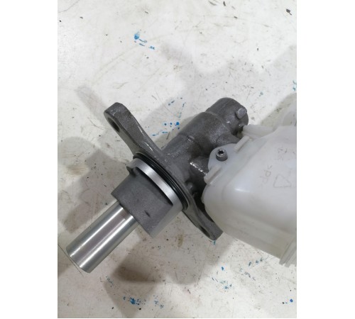 Тормозной цилиндр главный с бочком