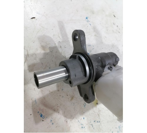 Тормозной цилиндр главный с бочком