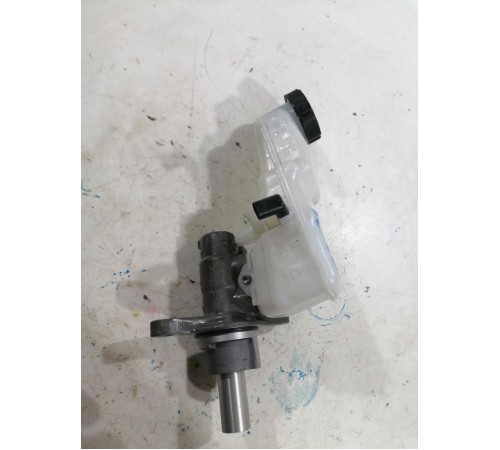 Тормозной цилиндр главный с бочком