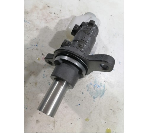 Тормозной цилиндр главный с бочком