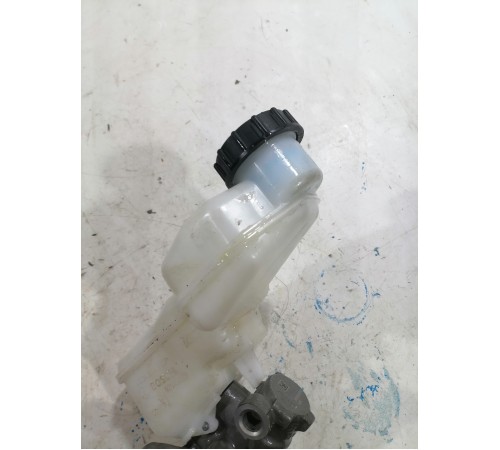 Тормозной цилиндр главный с бочком