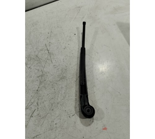 Поводок крышки багажника