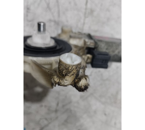 Моторчик стеклоподъемника передний правый