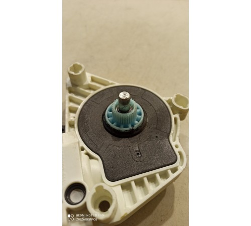 Моторчик стеклоподъемника передний правый