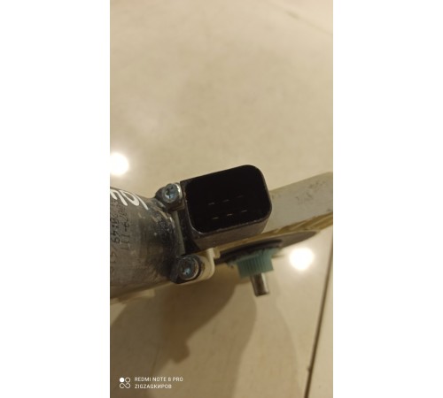 Моторчик стеклоподъемника передний правый