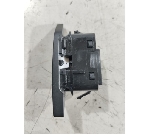 Кнопка центрального замка (передняя правая)