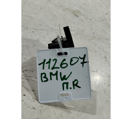 Кнопка центрального замка (передняя правая)