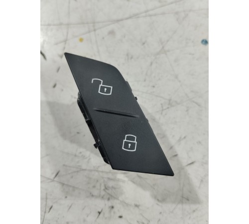 Кнопка центрального замка (передняя правая)