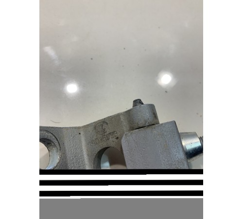 Петля двери передняя нижняя правая