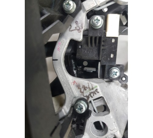 Рулевое колесо в сборе с многофункциональными кнопками