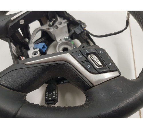 Рулевое колесо в сборе с многофункциональными кнопками