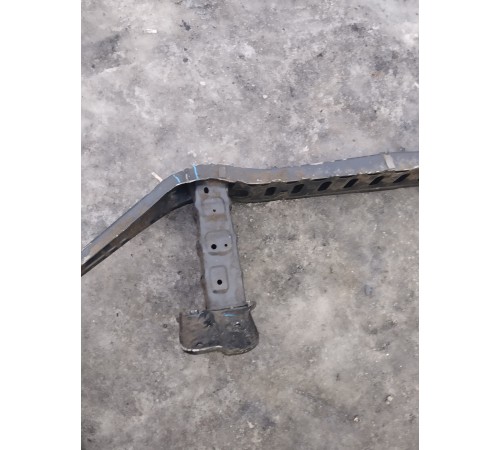 Усилитель переднего бампера