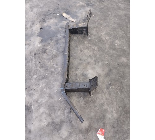 Усилитель переднего бампера