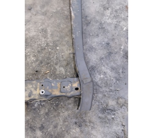 Усилитель переднего бампера