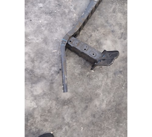 Усилитель переднего бампера