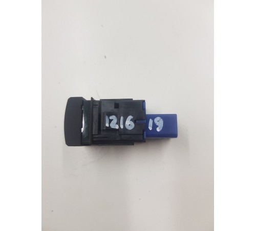 Кнопка открывания лючка бензобака