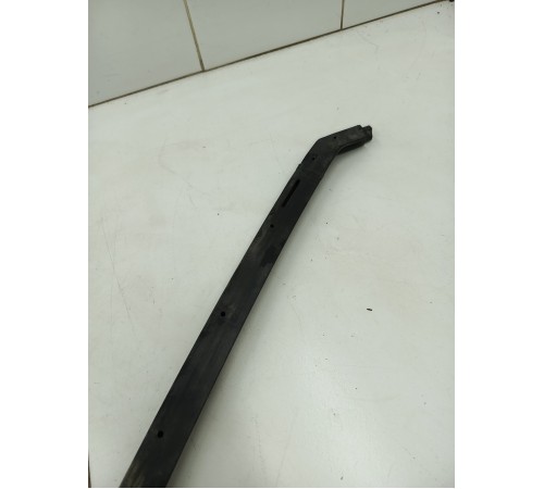 Уплотнитель капота