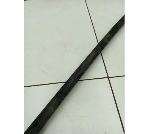 Уплотнитель капота