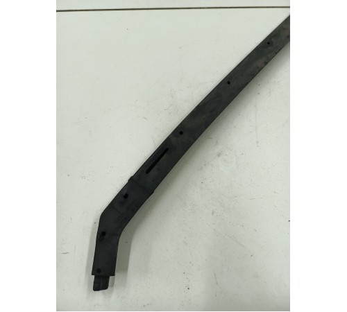 Уплотнитель капота