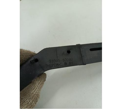 Уплотнитель капота