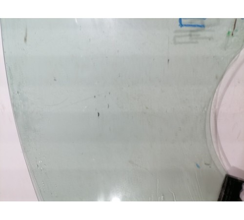 Стекло двери переднее левое