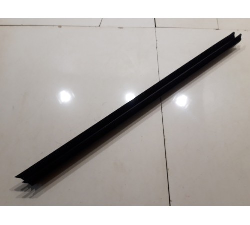 Уплотнитель стекла (передний правый внутренний)