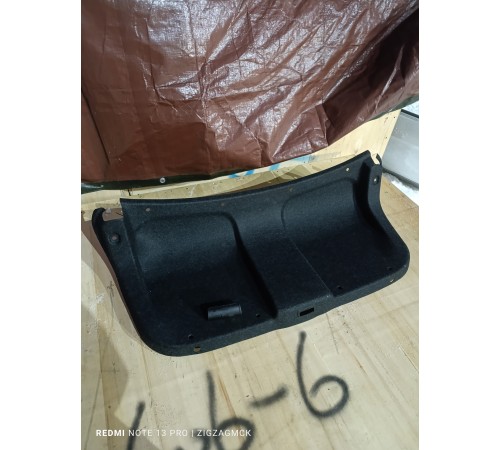 Обшивка двери багажника