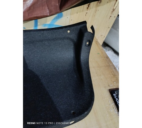 Обшивка двери багажника