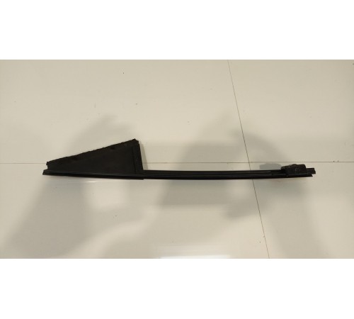 Направляющая стекла задней правой двери