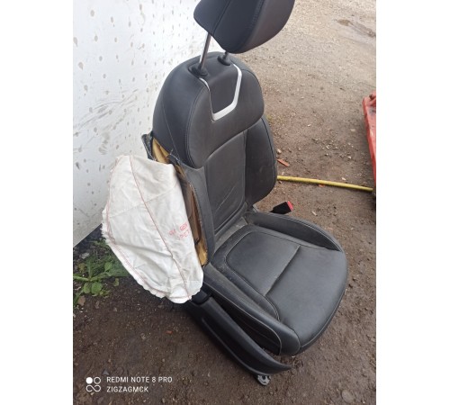 Сиденье передние правое