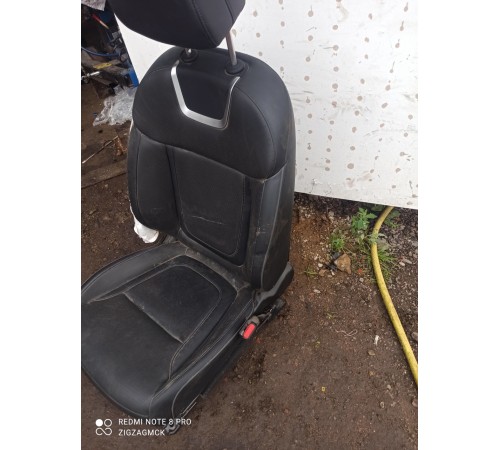 Сиденье передние правое