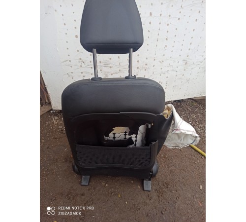 Сиденье передние правое