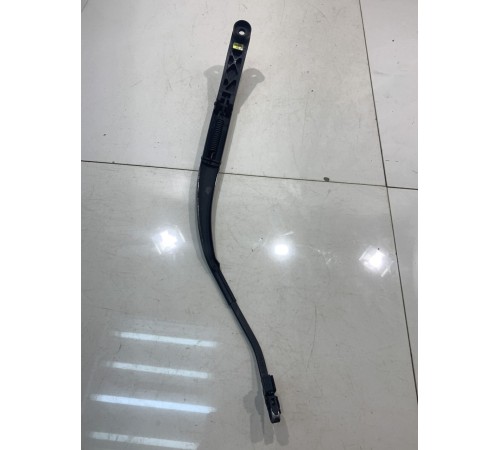 Поводок стеклоочистителя (пассажирский)